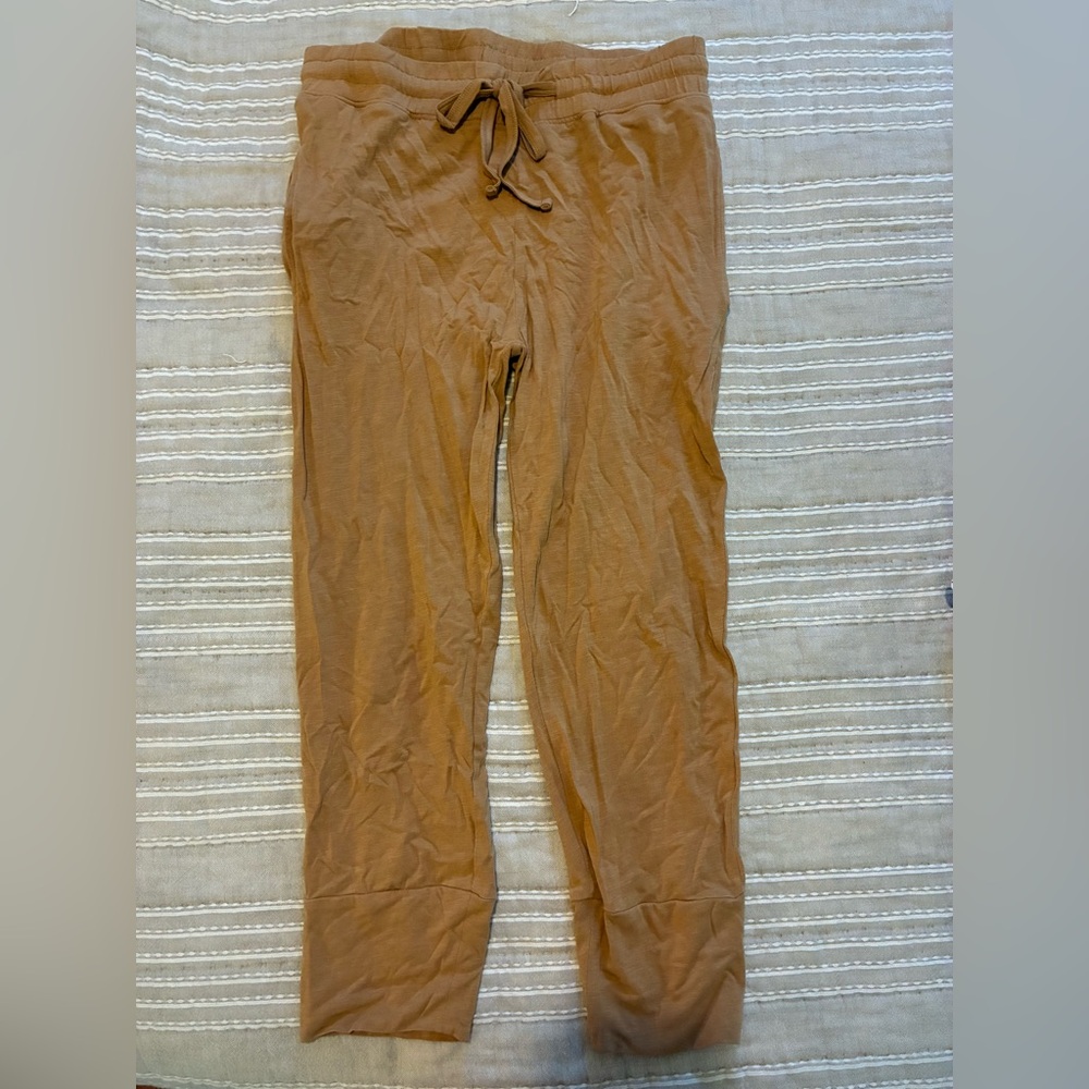 Kate Quinn cropped joggers